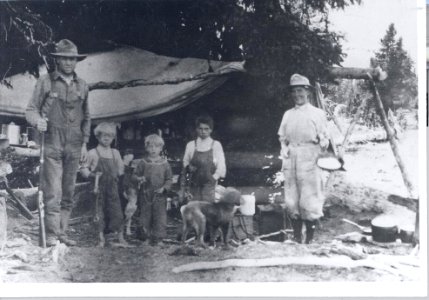 Ross Smith, family, Kendall camp, Horseshoe Basin, 1918