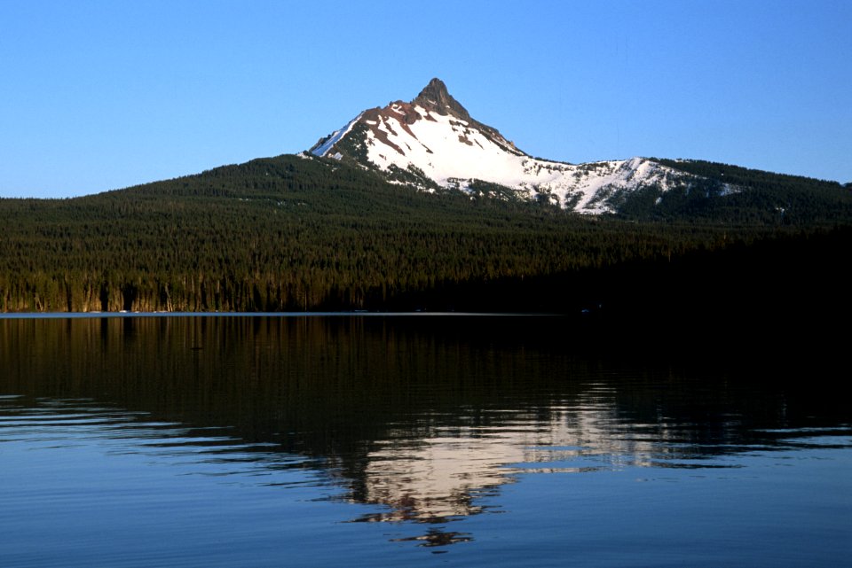 Willamette National Forest, Big Lake, Mt Washington.jpg