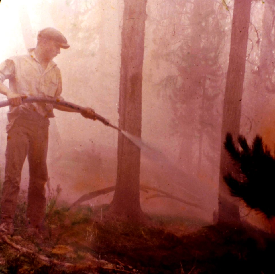 211484 Fire Fighting with Portable Pump, Colville NF, WA 1926