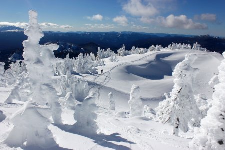 Frozen landscape near the summit of Maiden Peak with Diamond Peak in the background on the Willamette National Forest