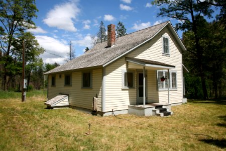 Two Color Guard Station, Willamette National Forest