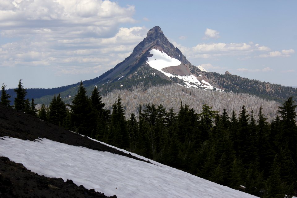 Mount Washington from Belknap Crater, Mount Washington Wilderness on the Willamette National Forest