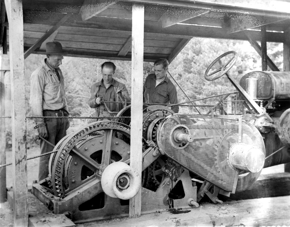 339991 CCC Using Gas Donkey, Columbia NF, WA 1936