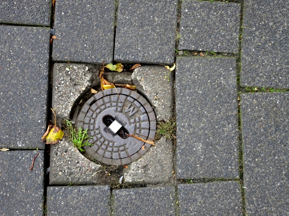 Small manhole cover