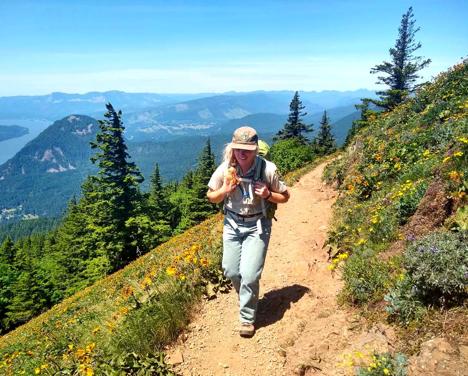 201906 CRGNSA Hiking at Dog Mountain.