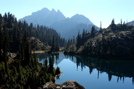 Glacier Lake and Three Queens, Alpine Lakes Wilderness on the Okanogan-Wenatchee National Forest