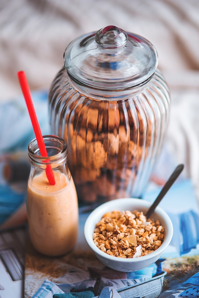 Yogurt fruits muesli