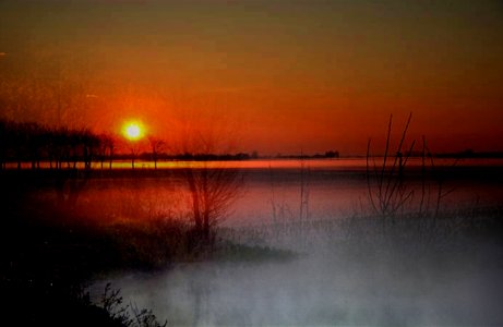 la nebbia al tramonto