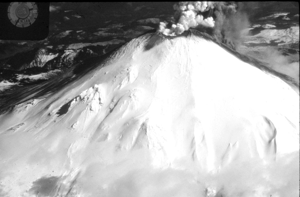008 MSH80 phreatic eruption from northwest  bw resize