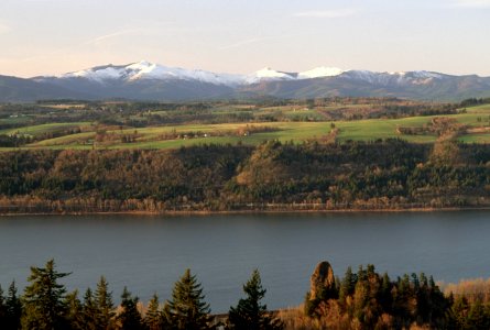 Rooster Rock and Washington Mountains, Columbia River Gorge National Scenic Area.jpg photo