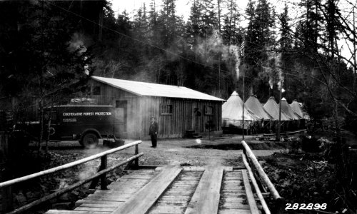 282898 Unemployment Camp, Cavett Creek, Umpqua NF, OR 1933 photo
