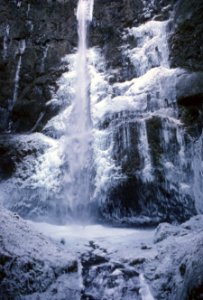 Columbia River Gorge NSA, Multnomah Falls, winter.jpg