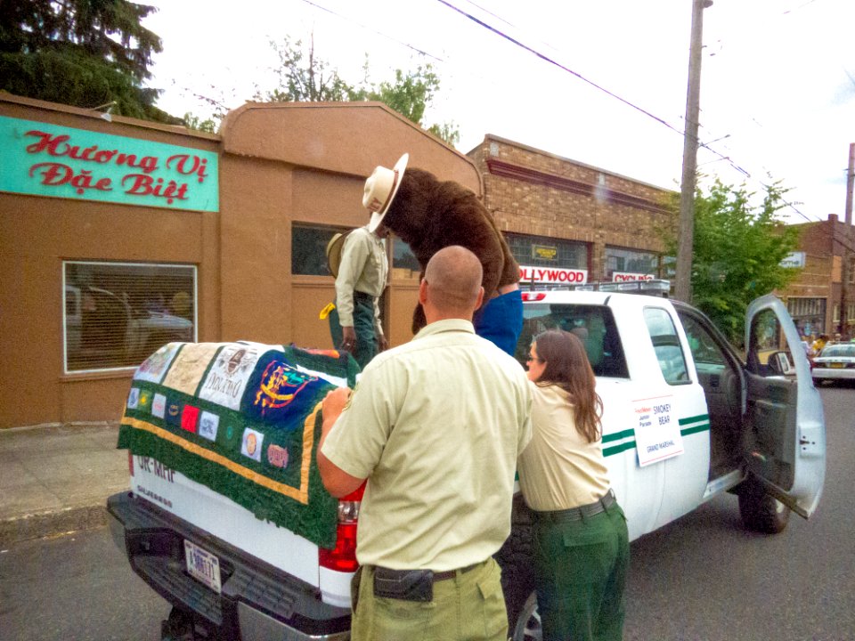 SMOKEY AT 2016 JR ROSE FESTIVAL PARADE-147