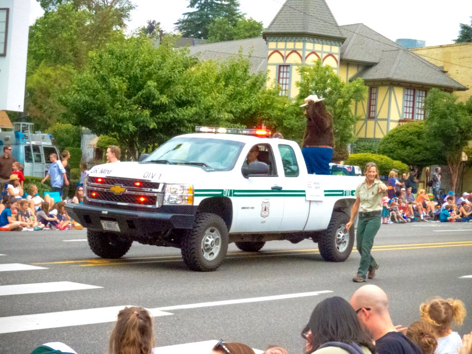 SMOKEY AT 2016 JR ROSE FESTIVAL PARADE-164