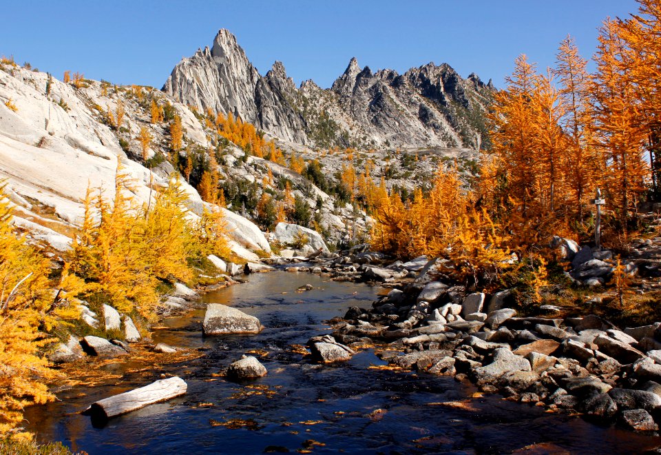 Enchantment Basin and Prusik Peak in autumn, Alpine Lakes Wilderness on the Okanogan-Wenatchee National Forest