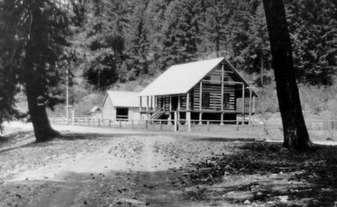 Salmon La Sac Guard Station, 1936