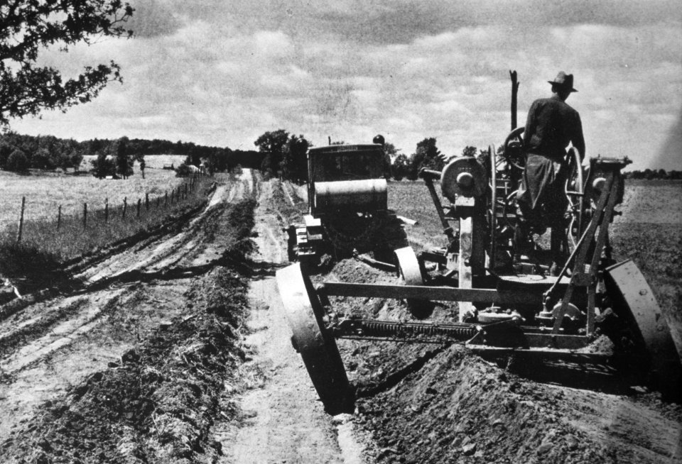 289 CCC road building crew photo