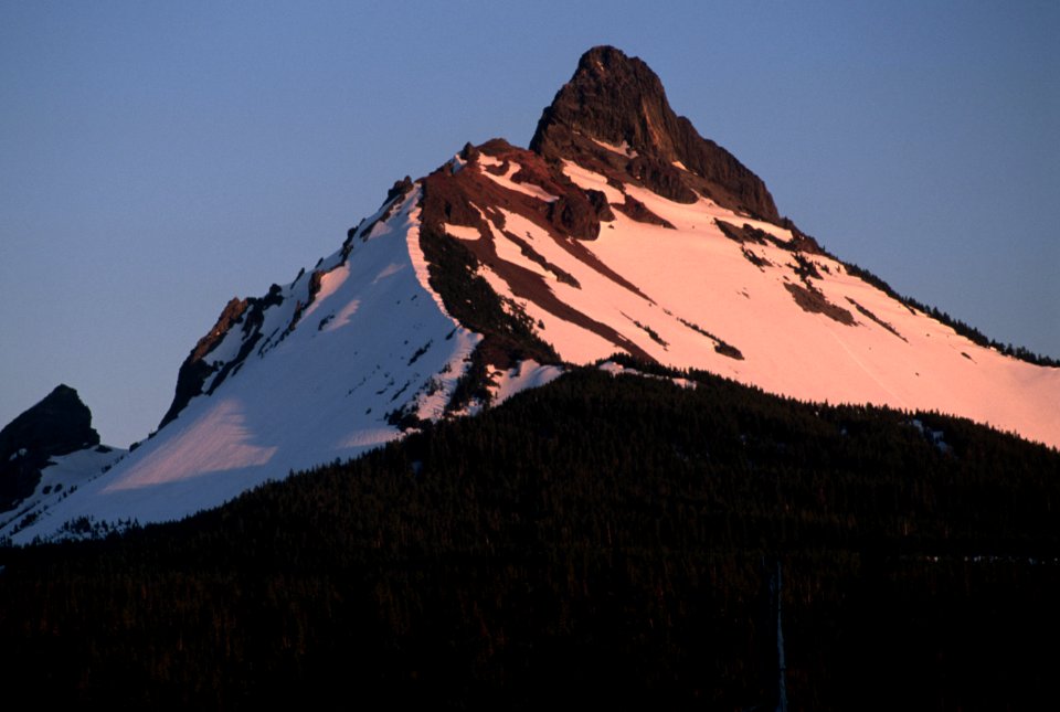Mt Washington, Willamette National Forest.jpg