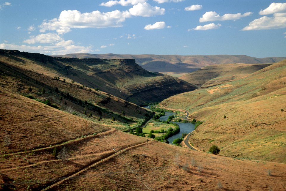 Deschutes National Forest, Lower Deschutes River above Maupin, OR.jpg