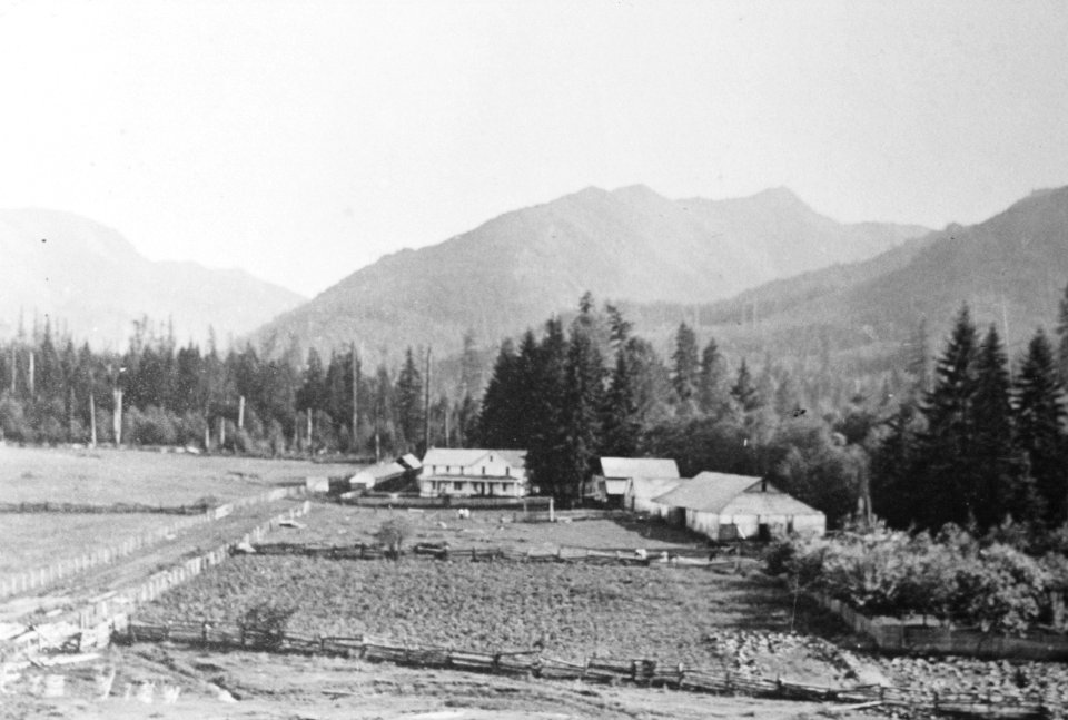 043B old Welches Inn, 1920's