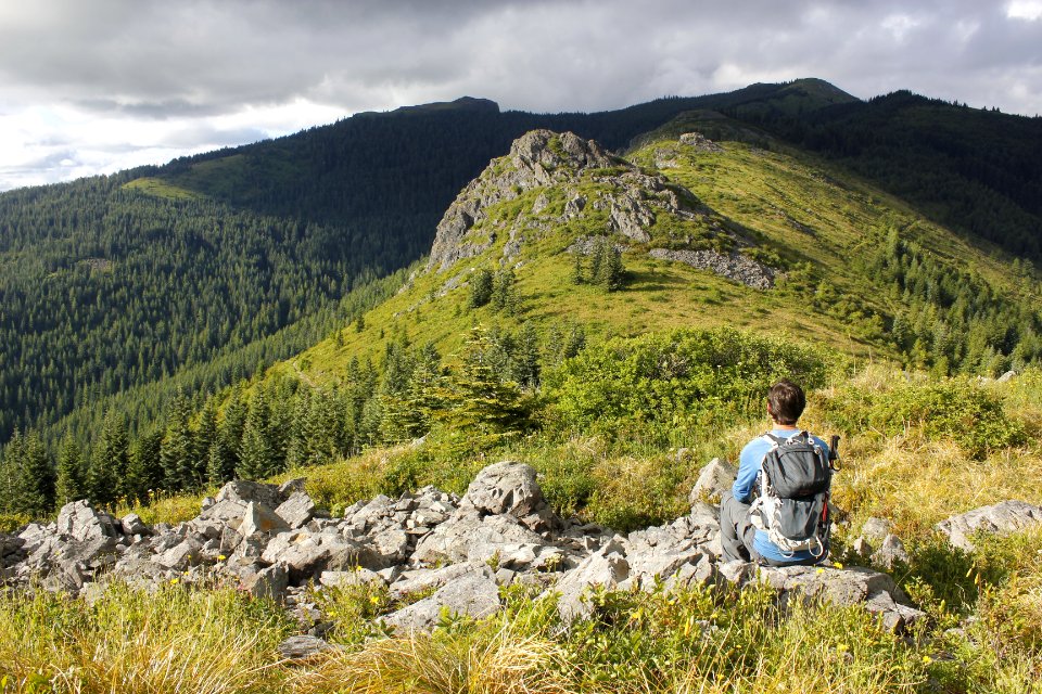 Near Pyramid Rock along Grouse Vista Trail (180F), looking towards Silver Star Mountain on the Gifford Pinchot National Forest