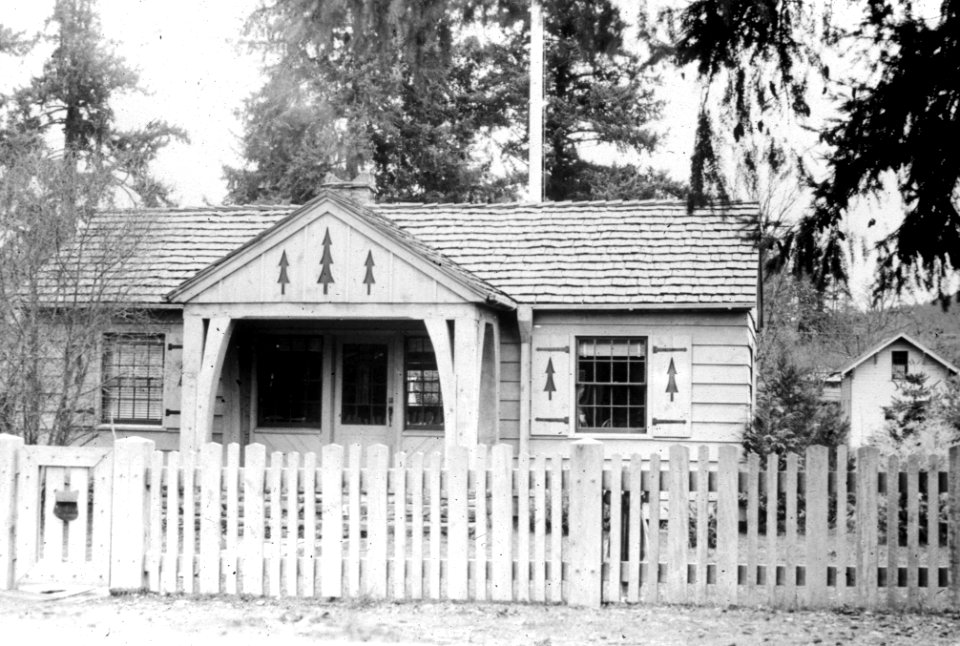 Umpqua NF - CCC Ranger Station at Glide OR photo