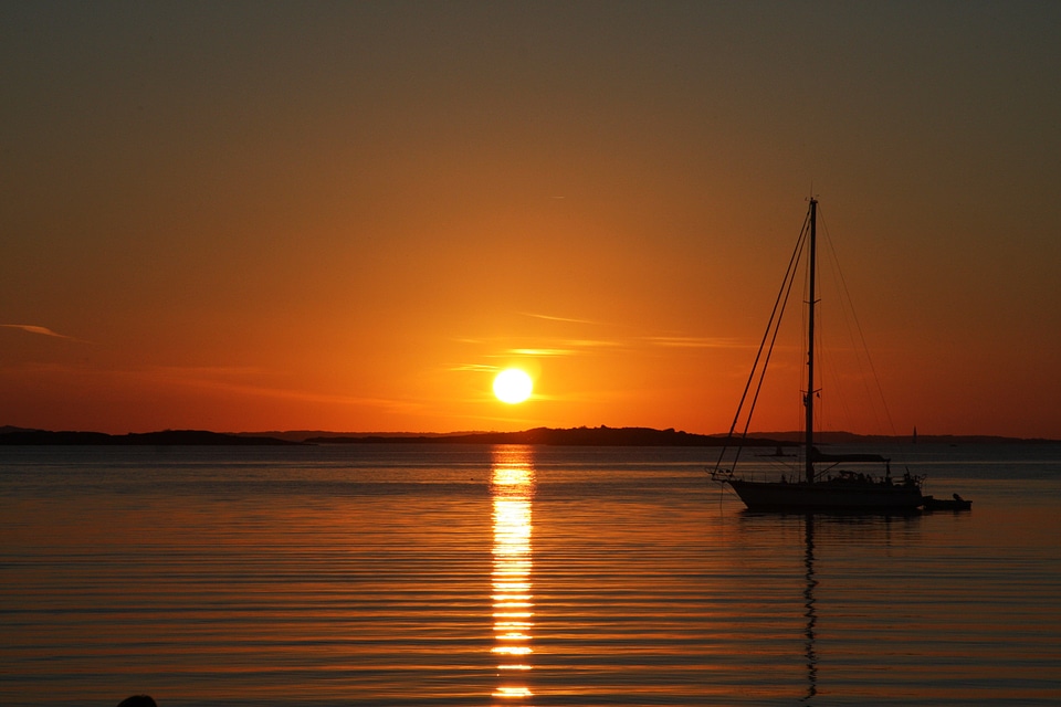 Water ship lake