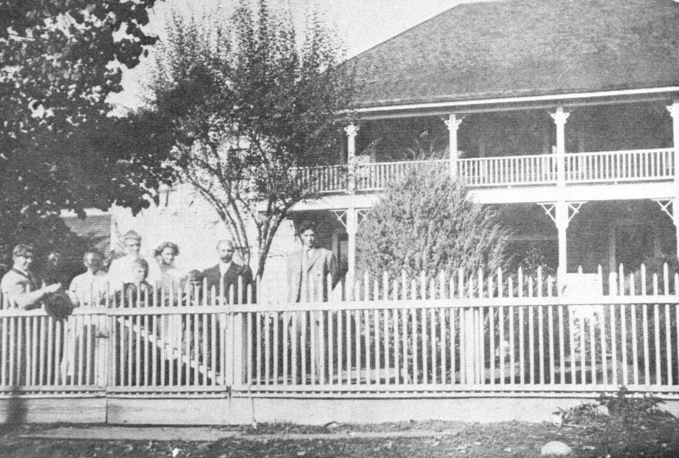 173 Folks pose for photo at Ashoff's Mountain Home