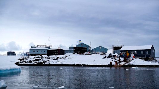 11.Há um bar na Antártida. É bar mais austral do mundo.  Você pode ter um muito frio no bar da Estação de Pesquisa Vernadsky.