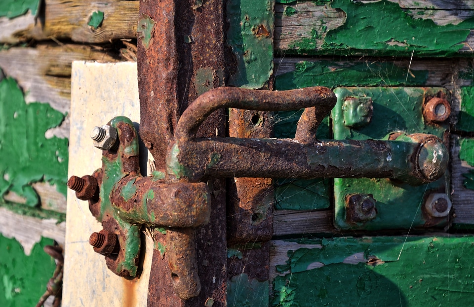 Weathered screw corrosion
