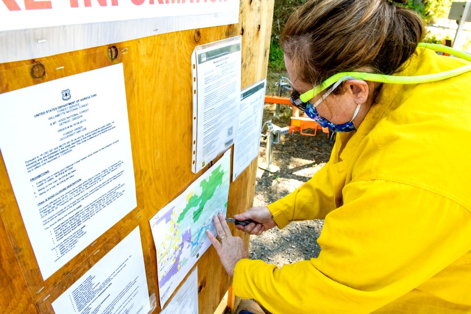 Traplines Beachie Creek Setting Up Info Boards Willamette National Forest