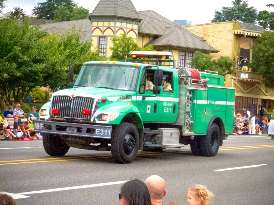SMOKEY AT 2016 JR ROSE FESTIVAL PARADE-165