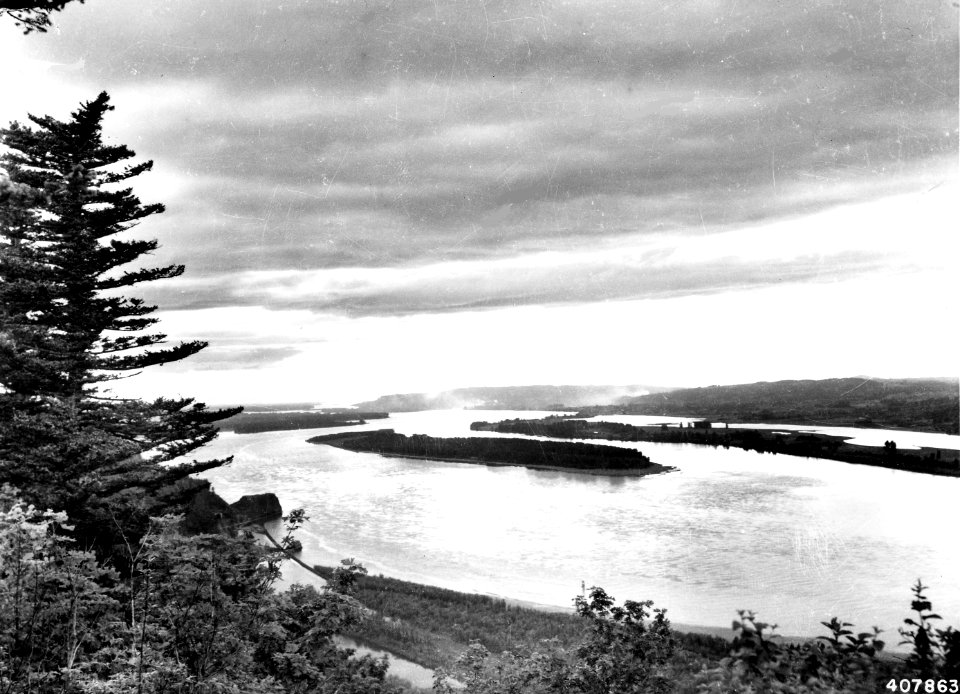 407863 Columbia River, View from Crown Pt, Mt Hood NF, OR 1941
