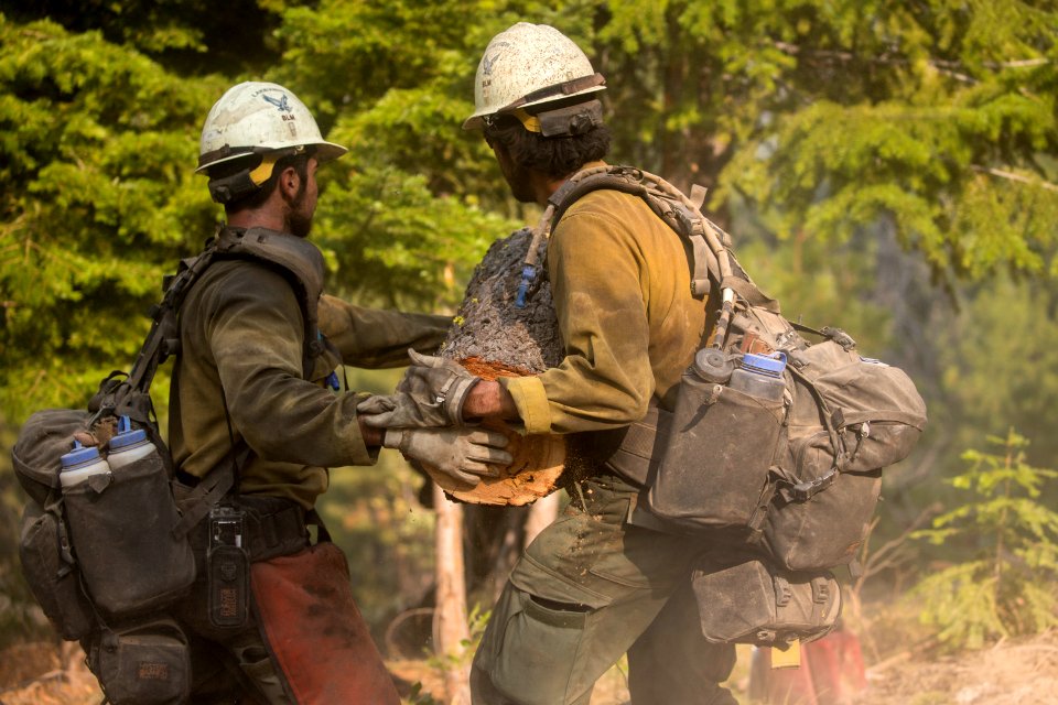 Lakeview Crew (BLM Veterans crew) prepping contingency