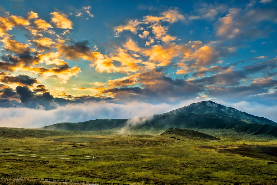 Cloud volcano light