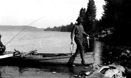 170684 Diamond Lake Fishing, Umpqua NF, OR