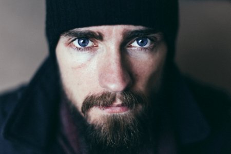 Bearded man en face photo