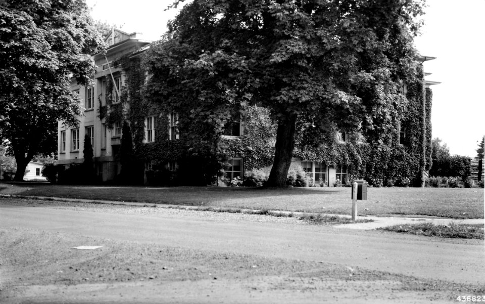436823 Springfield High School Library, OR 1945