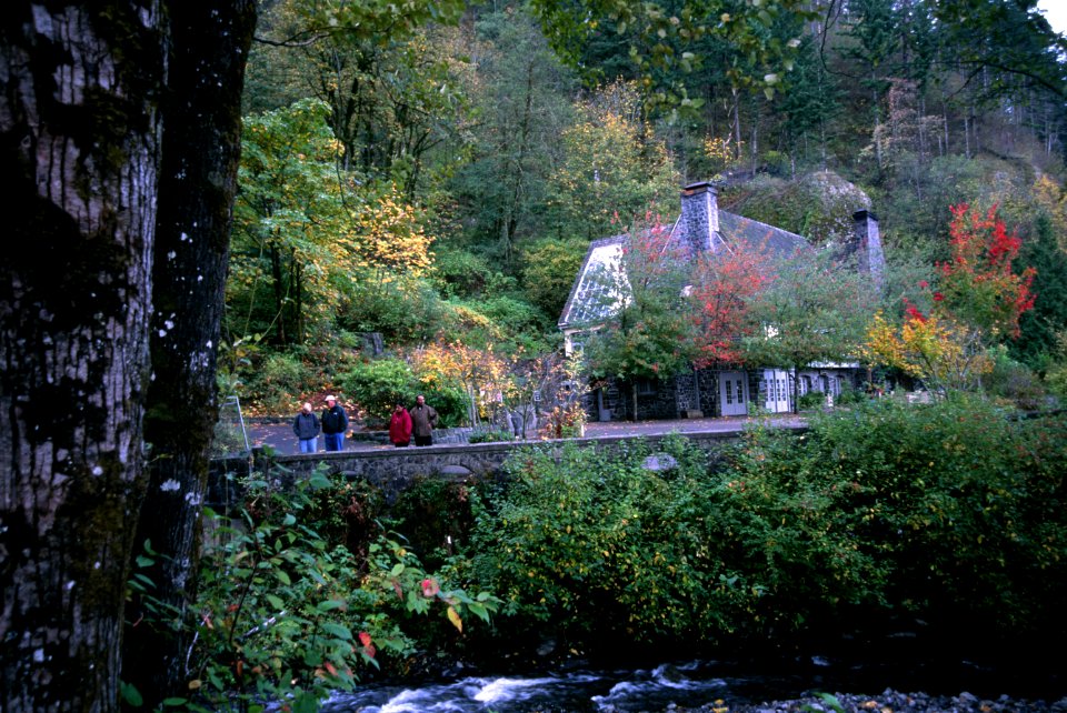 Multnomah Falls Lodge in Fall, Columbia River Gorge National Scenic Area.jpg