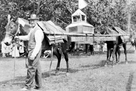 Cascade NF - USFS Float in Oakridge Parade, OR 1918