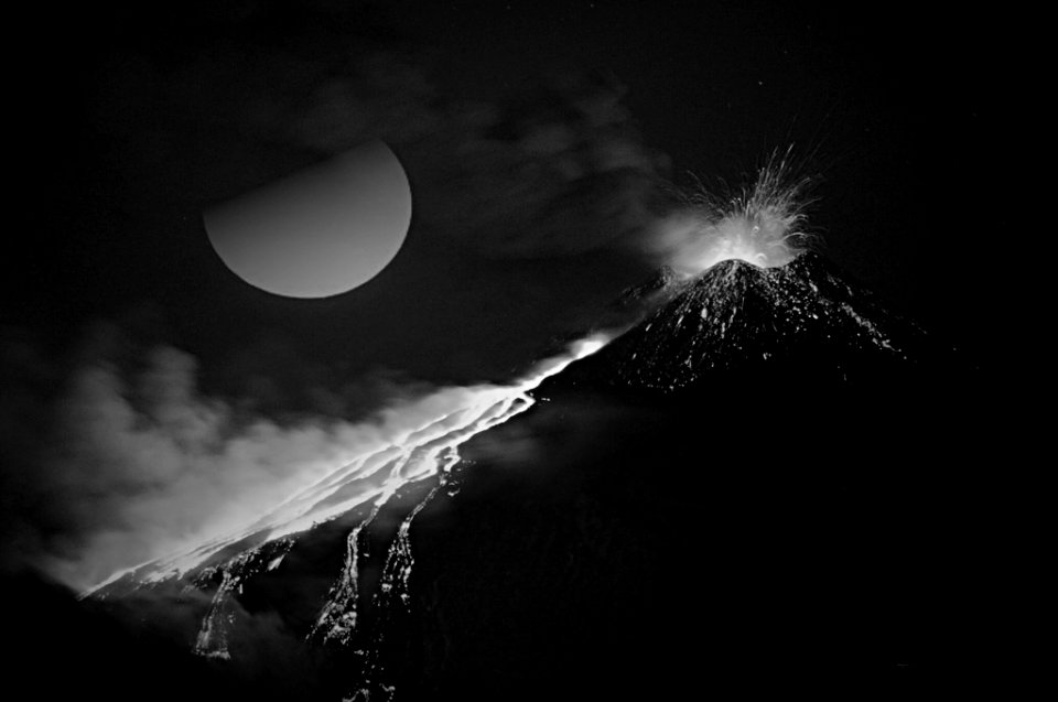 il vulcano e la luna