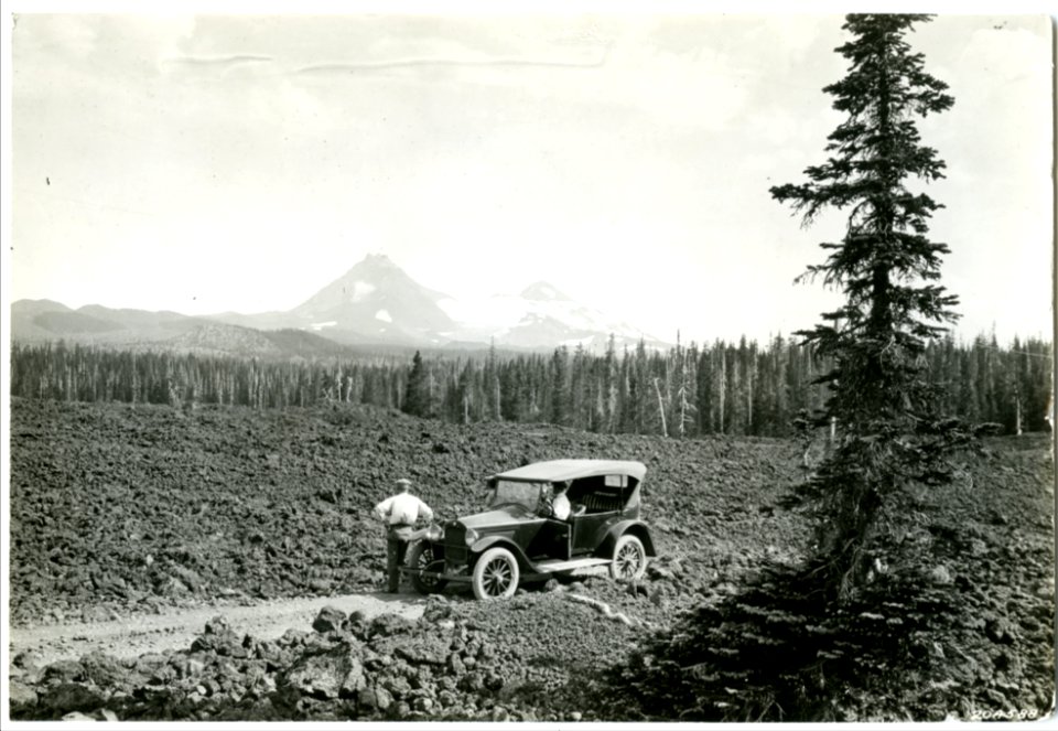 1920s Deschutes - McKenzie Pass Car