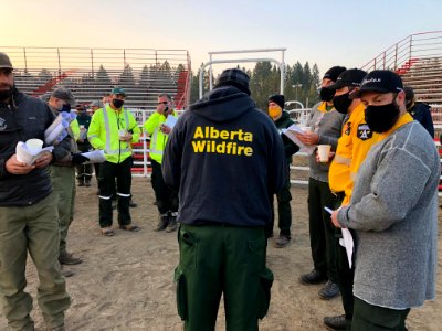 Morning Briefing with the Canadian fire crew, Lionshead Fire, 9-20-2020