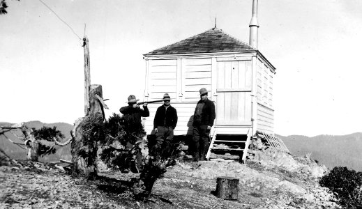 Umpqua NF - Little Black Rock LOH, Oct 1935