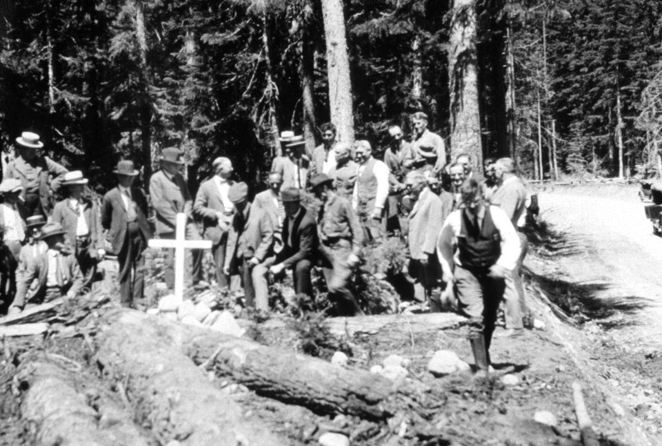 403 Pioneer womens grave dedication, Mt Hood National Forest 1931