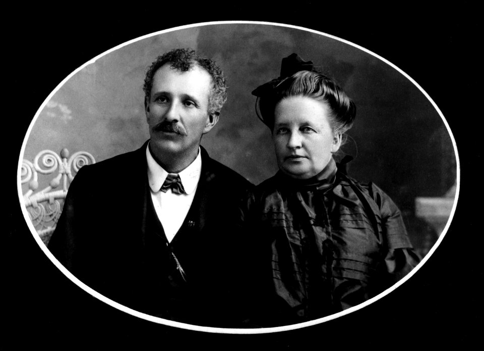 CRFR - Addie L. Morris and Wife, Big Prairie RS, OR 1905