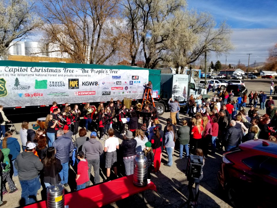 Soda springs crowd