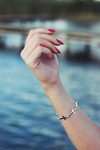 Hand jewellery cross
