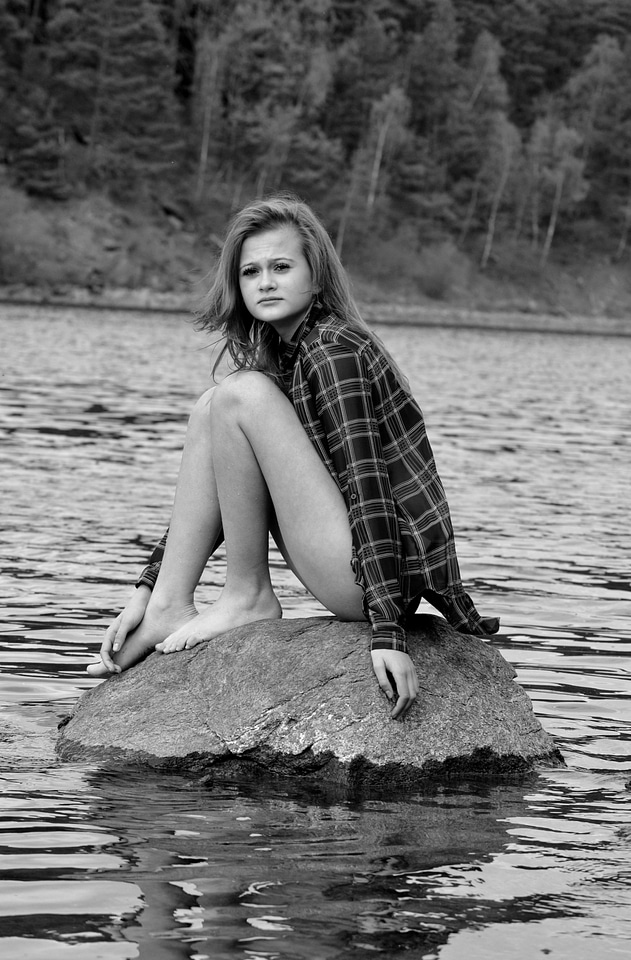 Fear black and white dam