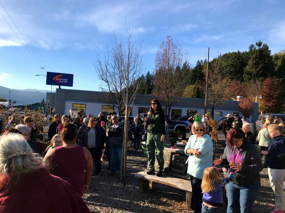 Nikki Swanson speaking in Oakridge